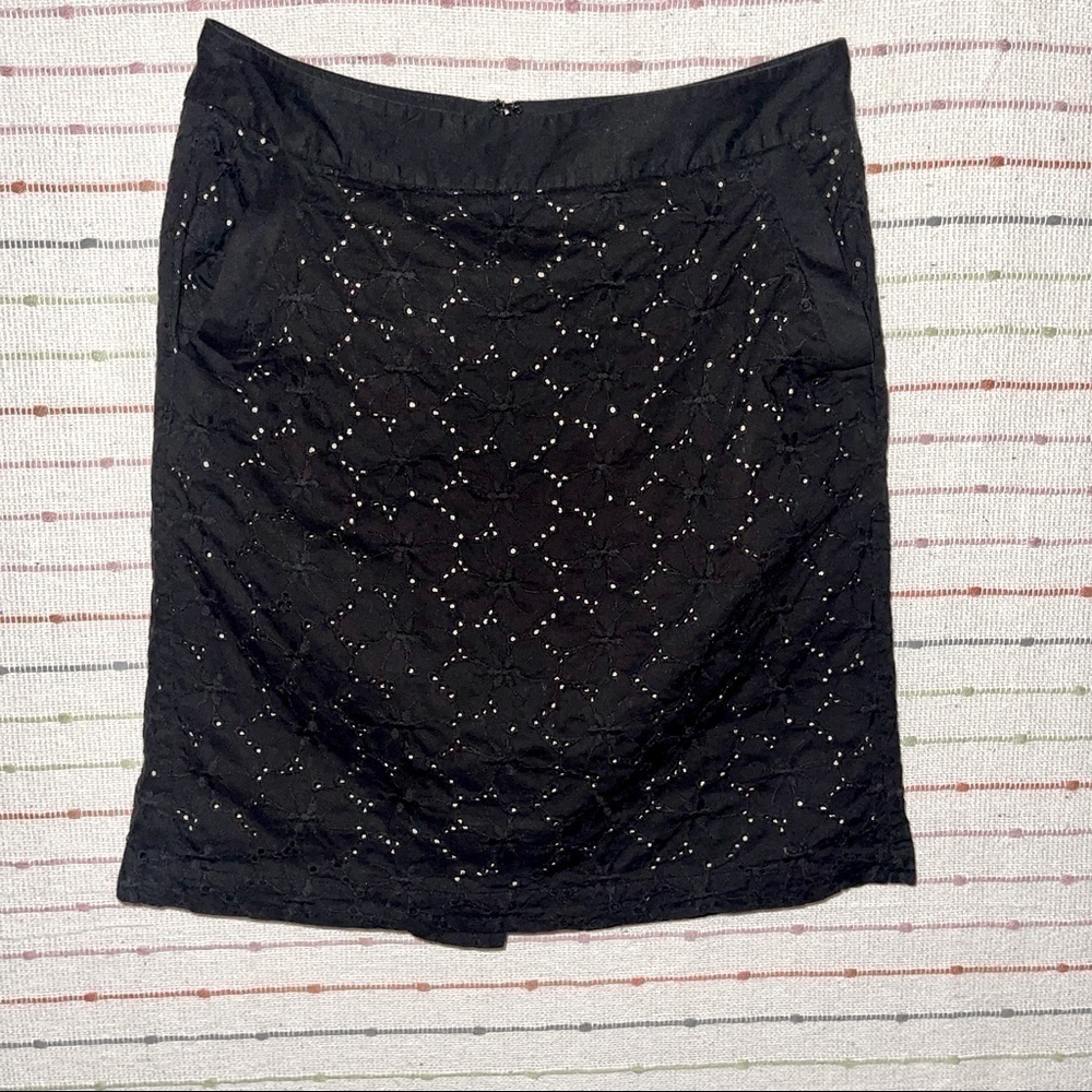ANN TAYLOR LOFT Black Eyelet Scalloped Straight Mini Skirt